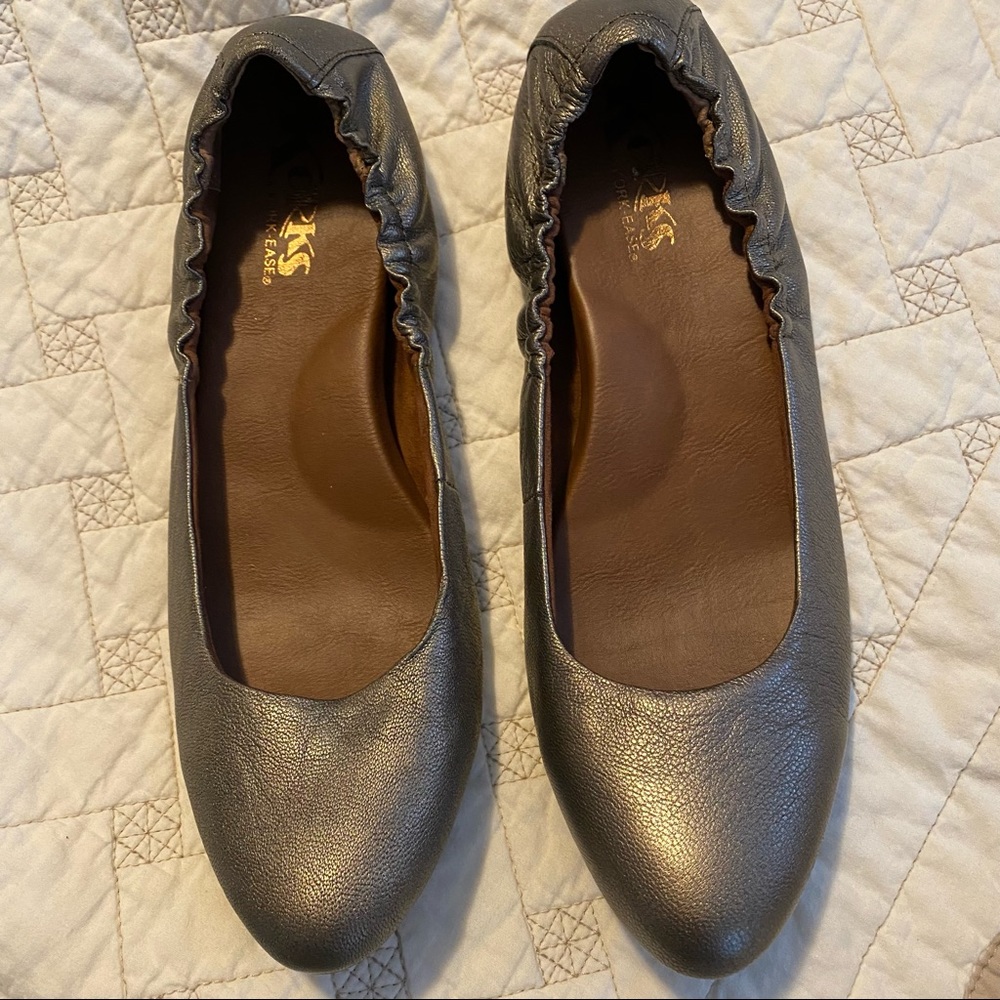 Korks Kork-ease Ballet Slipper. Like New. Women’s 8.5. Gold mettalic.